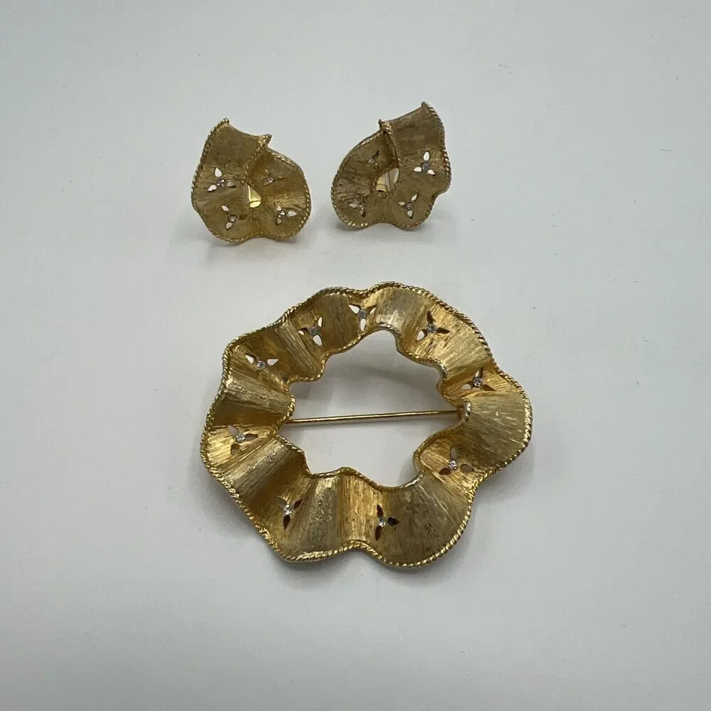 Gold Plated Ribbon Lapel Pin Brooch and Clip-On Earrings Set Vintage Jewelry